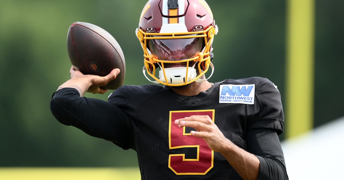 Washington Commanders quarterback Jayden Daniels works out before a joint practice with the Miami Dolphins at NFL football
