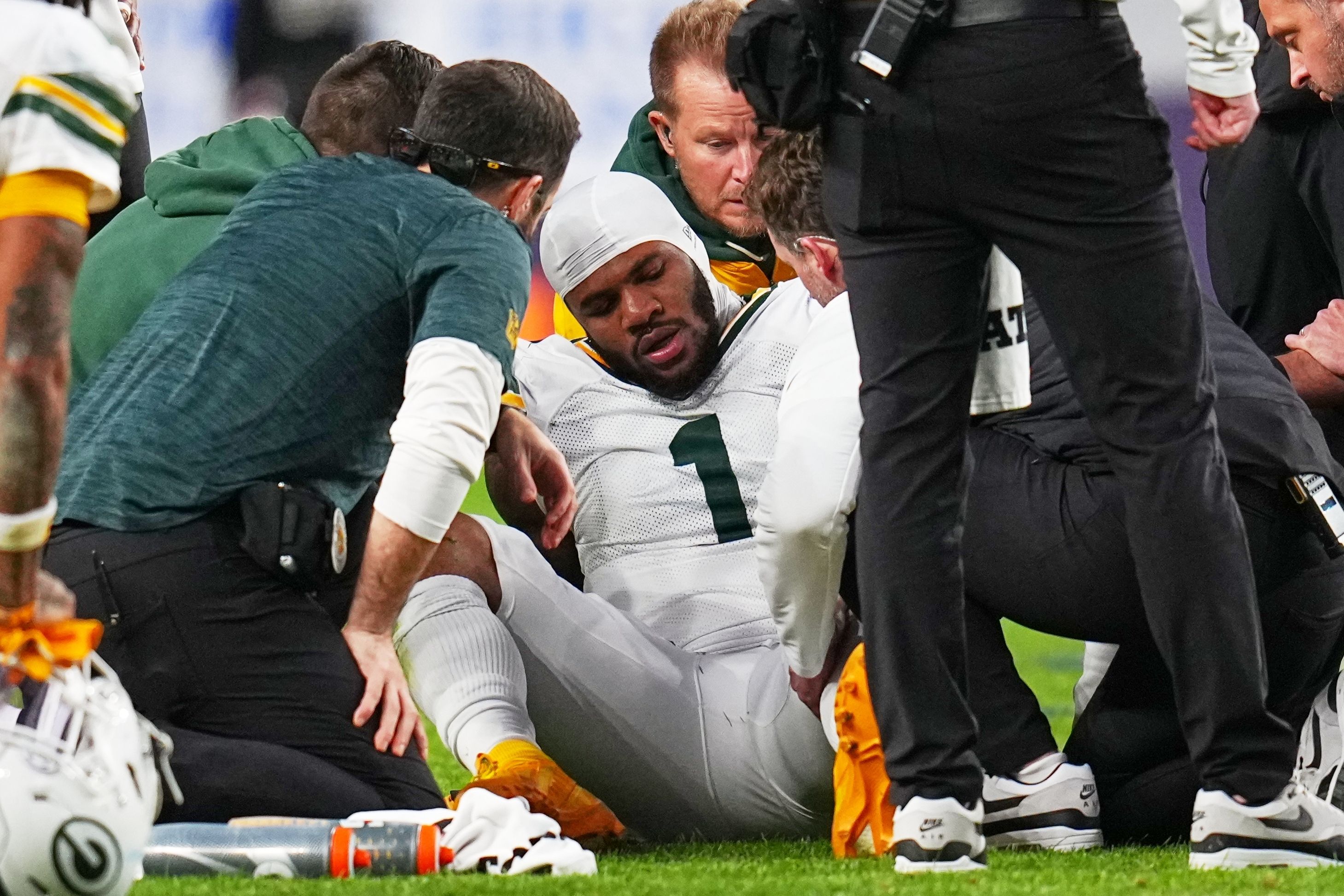 Packers pass rushing standout Micah Parsons hurts left knee on non-contact  play against Broncos :: WRAL.com