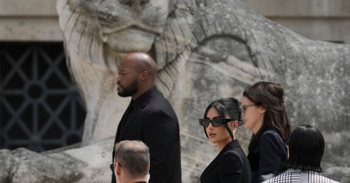 A Paris court awards Kim Kardashian 1 euro after her 2016 robbery