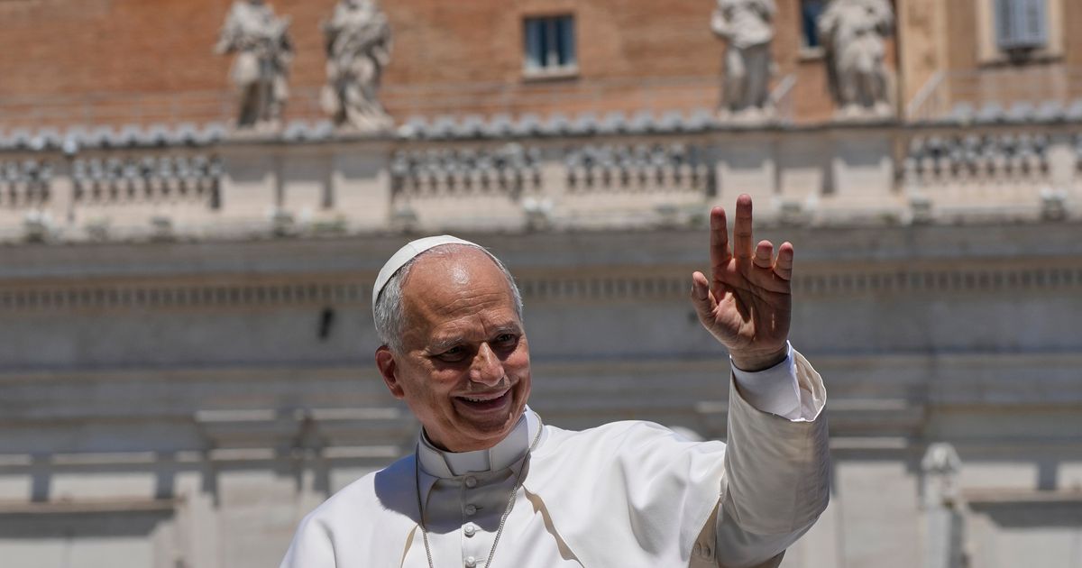 A White Sox pope and a Cubs mayor find common ground in private Vatican meeting