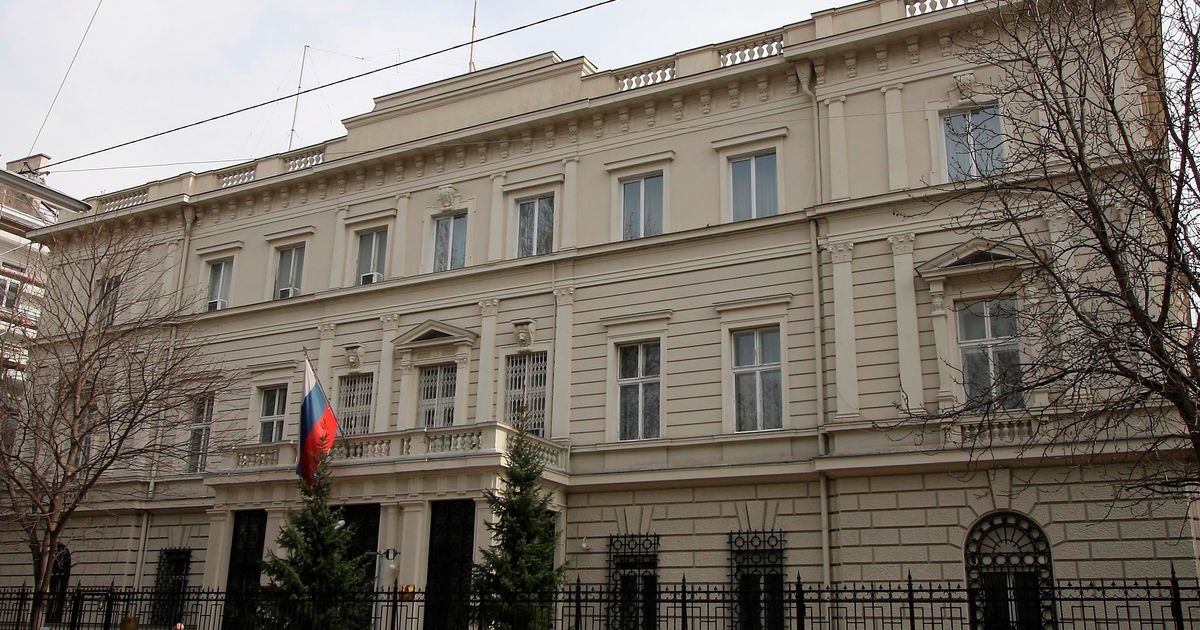 Austria expels 3 Russian Embassy staff over suspected antenna spying in Vienna