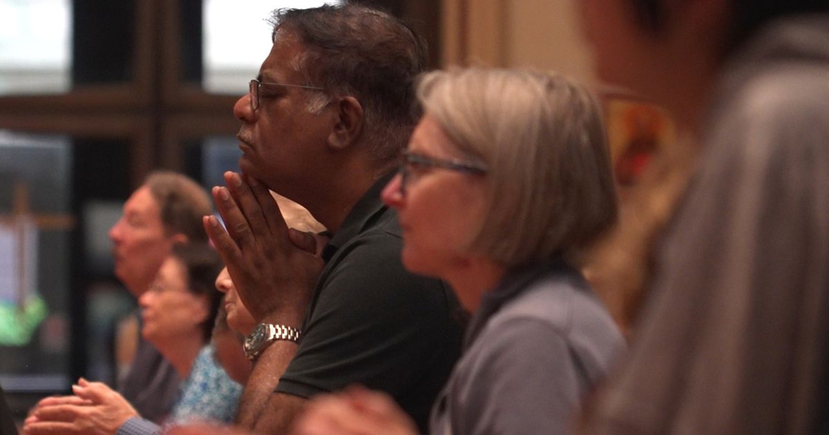 Chicago Catholics rally for prayer in Pope Leo’s hometown after his lung cancer diagnosis