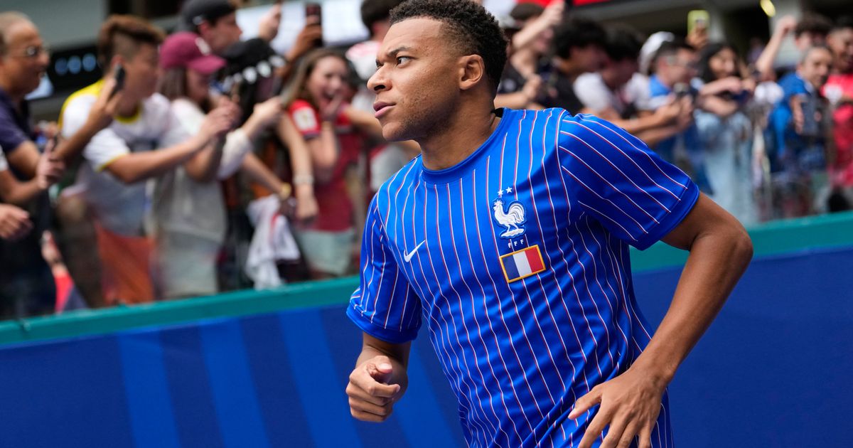 Saka’s hat trick lifts England past Mbappé and France 6-4 in wild World Cup third-place game
