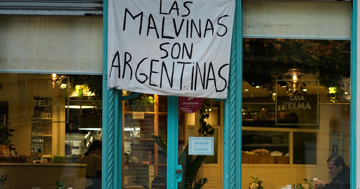 World Cup banner turns the Malvinas into a cultural obsession for a new generation in Argentina