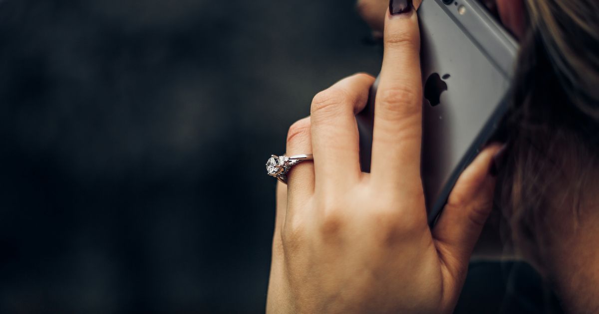 Verizon phones hit by outage, company says on social media