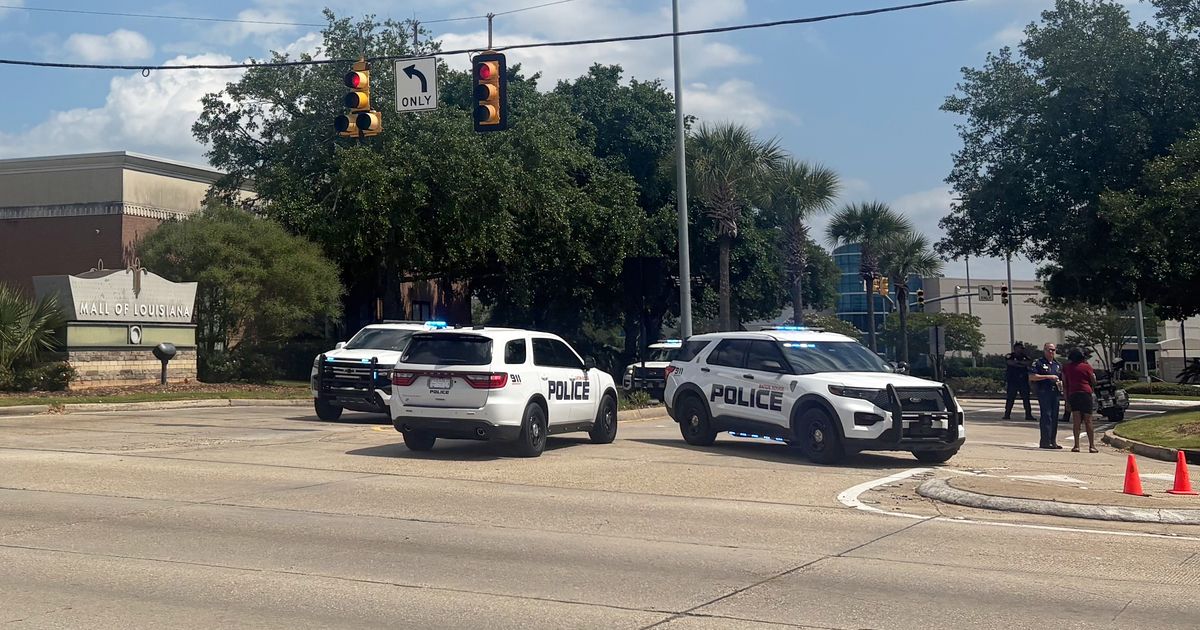 Exchange of gunfire inside Mall of Louisiana leaves 1 person dead and 5 wounded