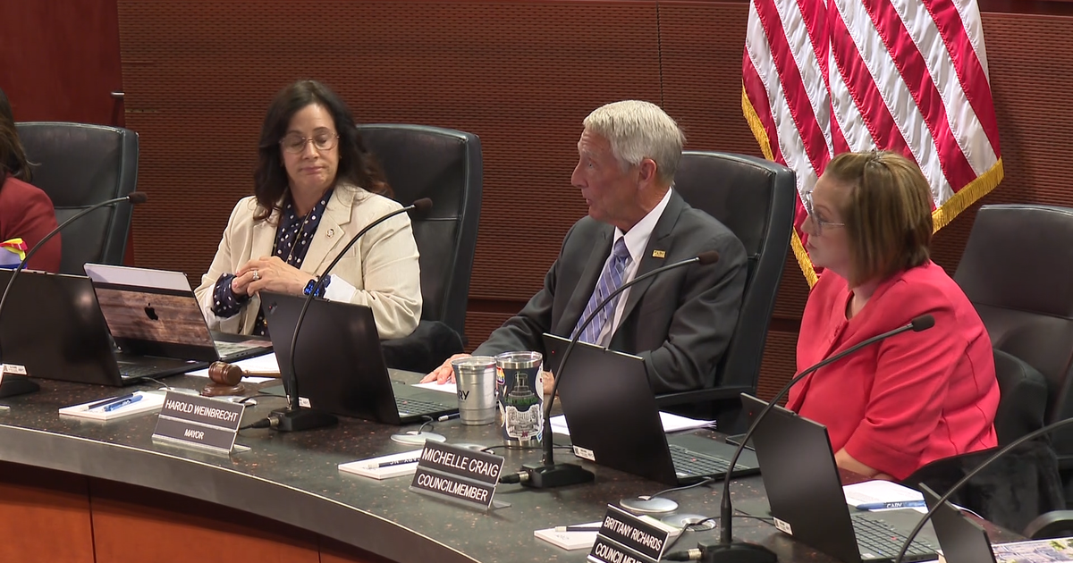 Cary leaders fail to pass e-cigarette amendment to smoking ordinance, but measure still on the table
