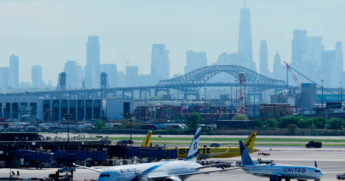 United flight landing in Newark strikes pole on New Jersey Turnpike, damages delivery truck