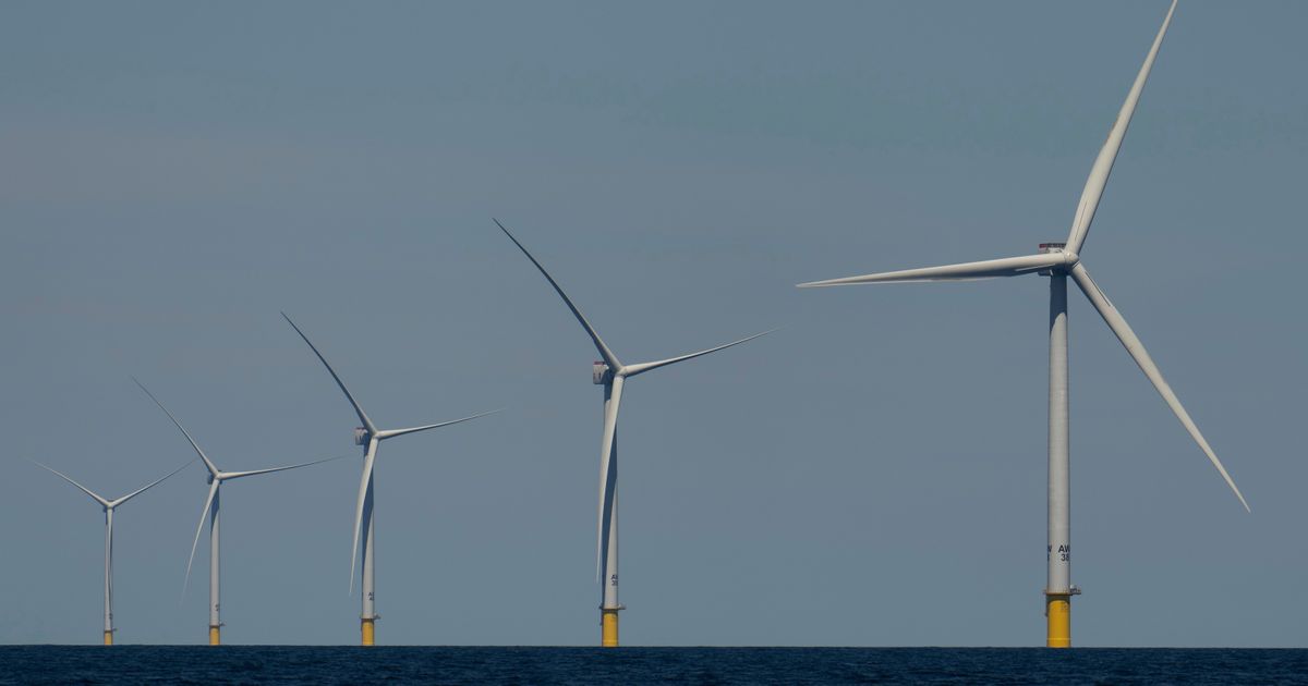 Judge orders turbine manufacturer to stick with Massachusetts offshore wind farm project