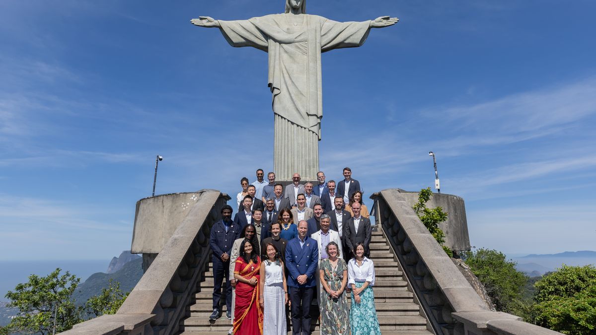Britain's Prince William poses with the finalists of the Earthshot Prize Award at Christ the Redeemer statue, in Rio de Janeiro, Wednesday, Nov. 5, 2025. (Eduardo Anizelli/Pool via AP)