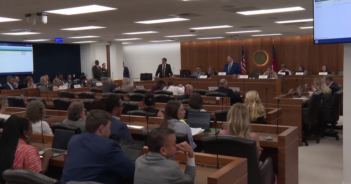 NC Senate votes to shorten early voting, purge more voters