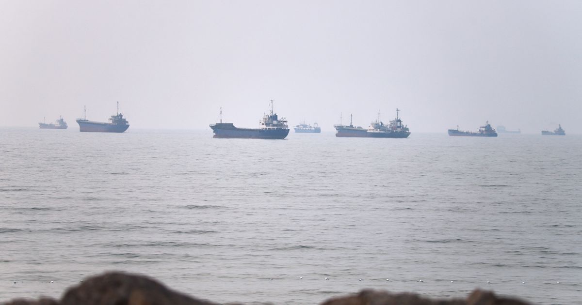 Iran and US persist in their attacks, as Pakistan tries to keep diplomacy alive