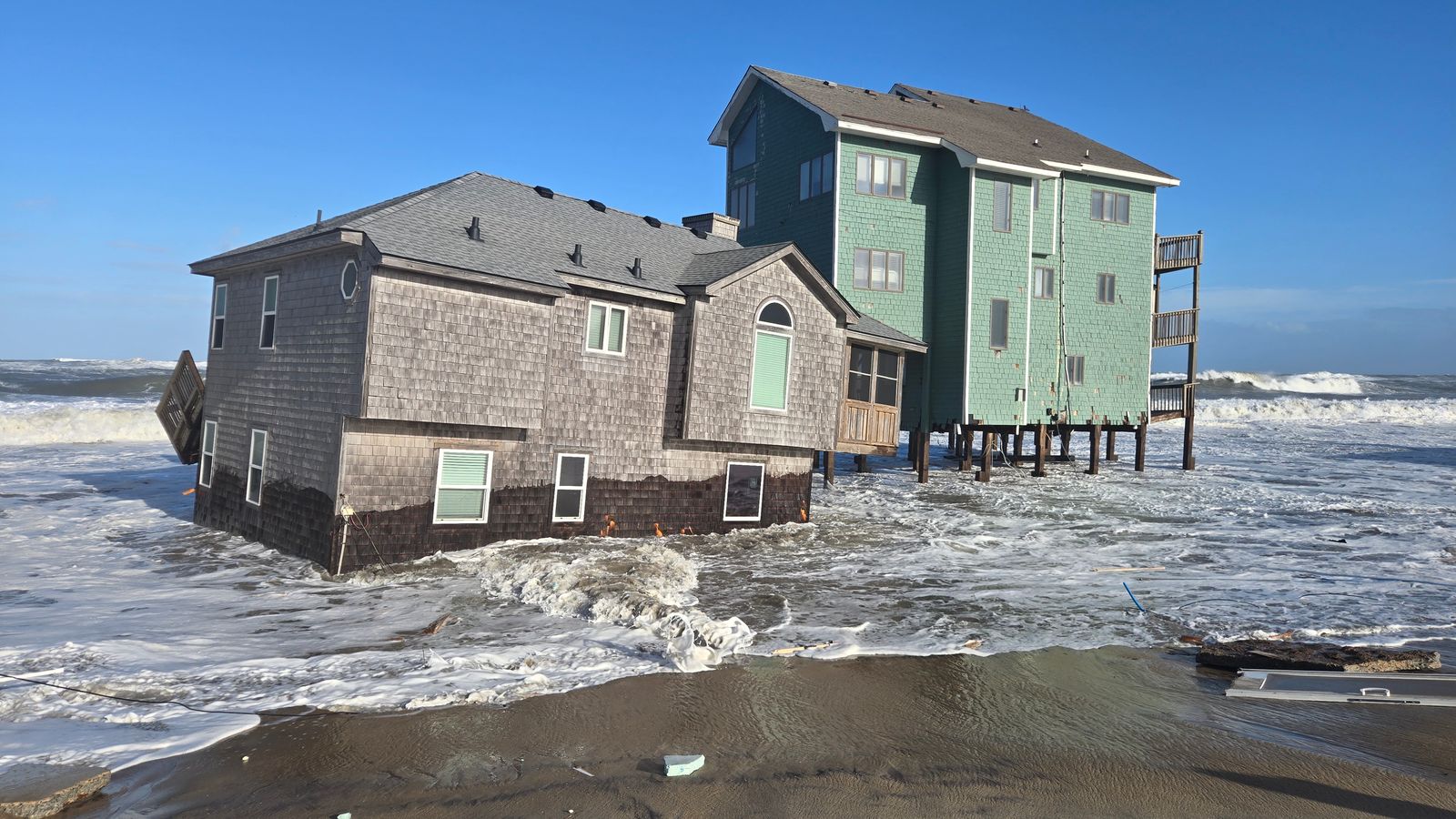 Two homes collapse into the Atlantic, bringing total to 8 lost this week in Outer  Banks :: WRAL.com