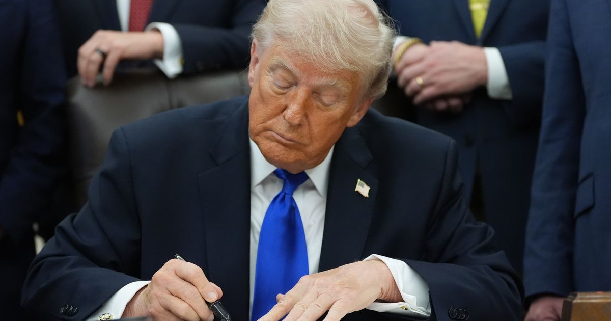 Trump says he’ll place 25% tariff on autos from the EU, accusing it of not complying with trade deal