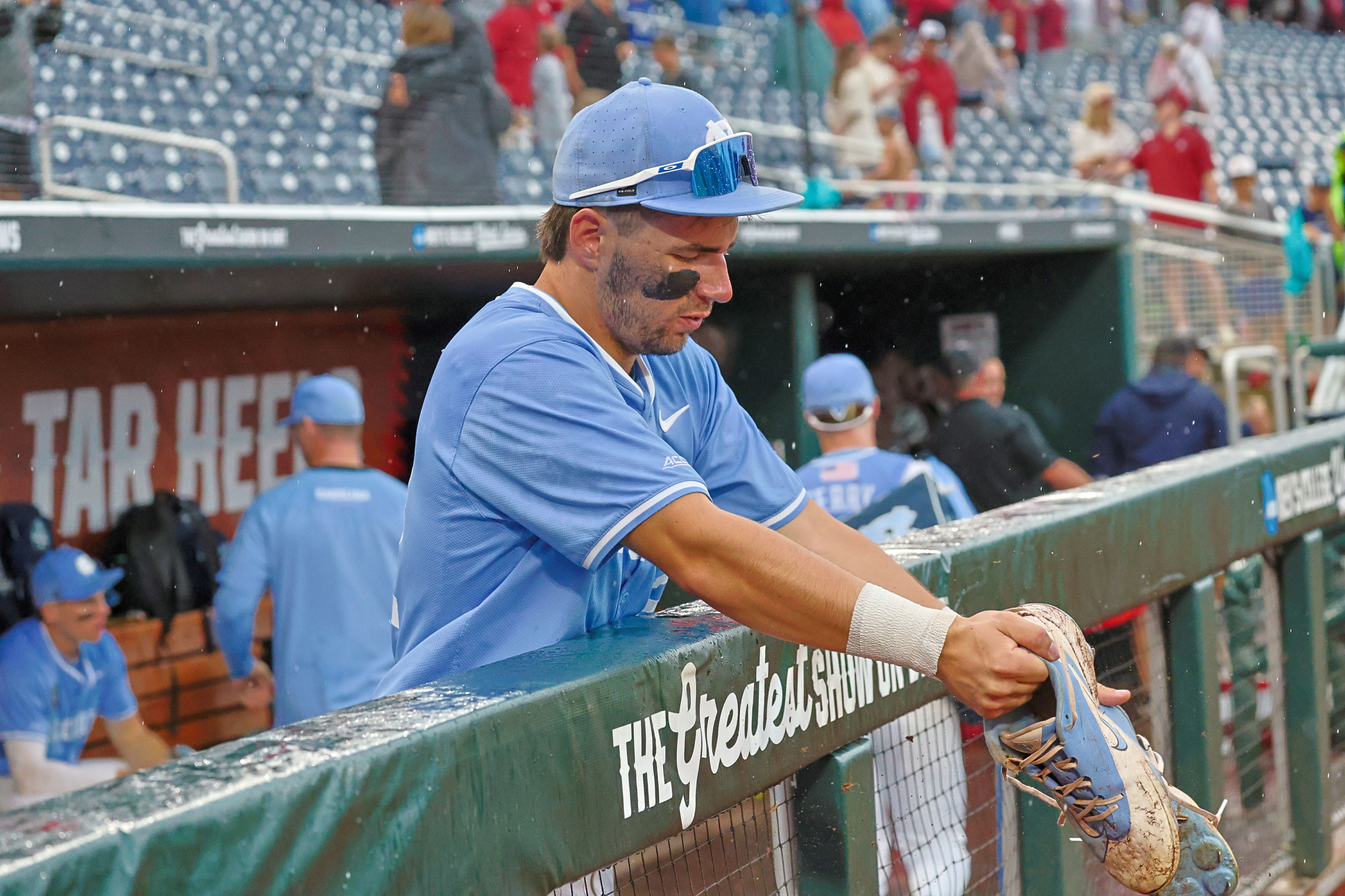 Oklahoma a win away from national title after roughing up UNC ace in Game 1 of CWS finals
