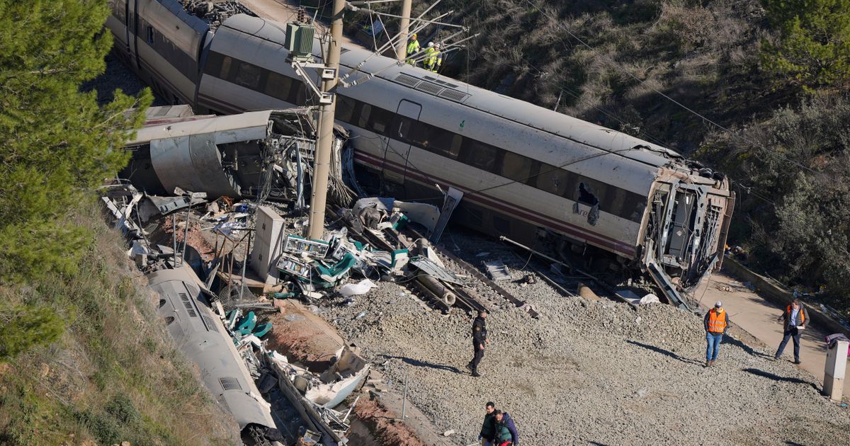 'Miracle' 6-year-old girl is the only member of her family to survive Spanish train wreck
