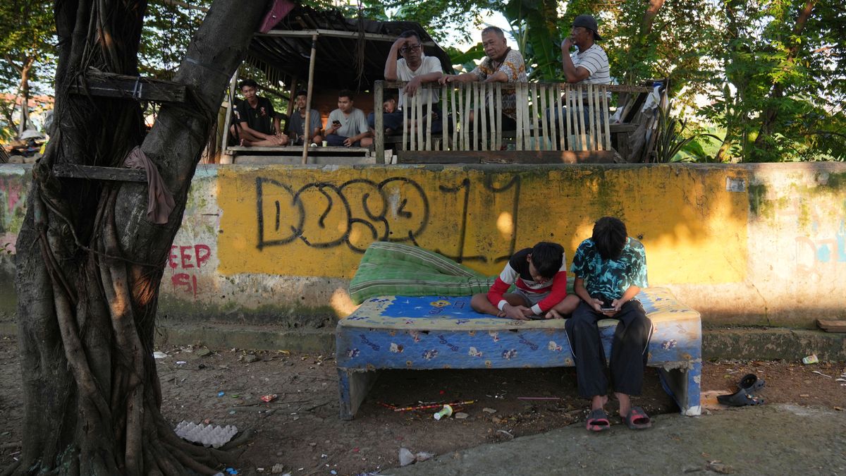 wral.com - EDNA TARIGAN — Associated Press - Indonesia starts implementing social media restrictions for children under 16