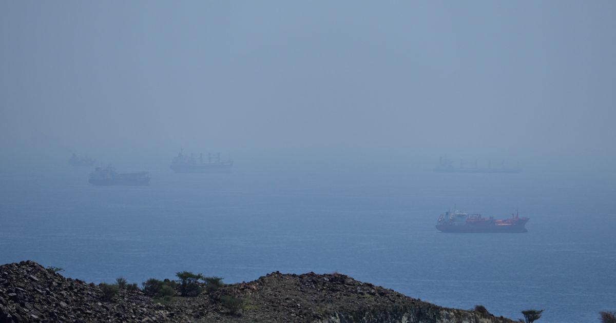 Oil prices rise anew after a US-Iran standoff in the Strait of Hormuz strands tankers