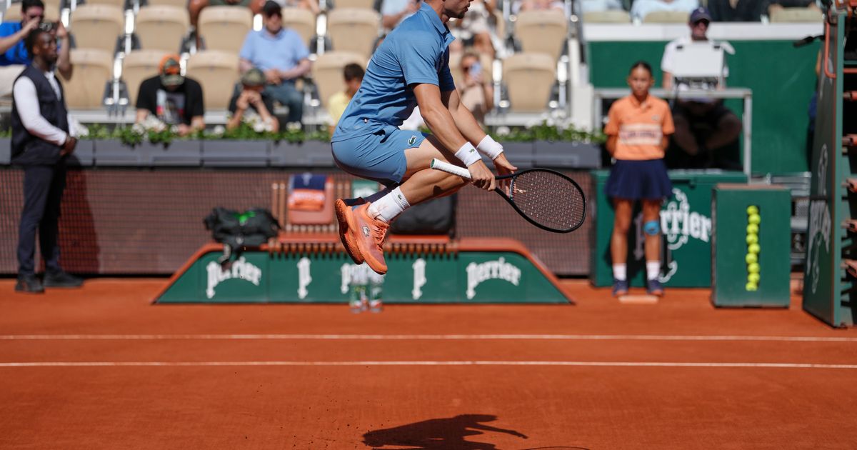 Tearful Kostyuk reaches French Open 2nd round and speaks of missile attack back home in Ukraine