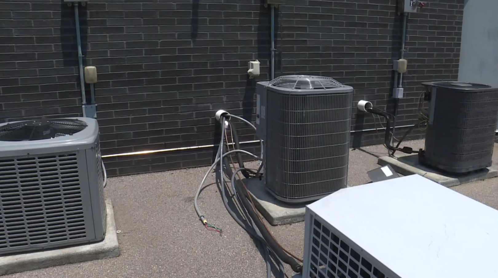 Wake parents raise concerns about HVAC issues, hot classrooms as students return Monday