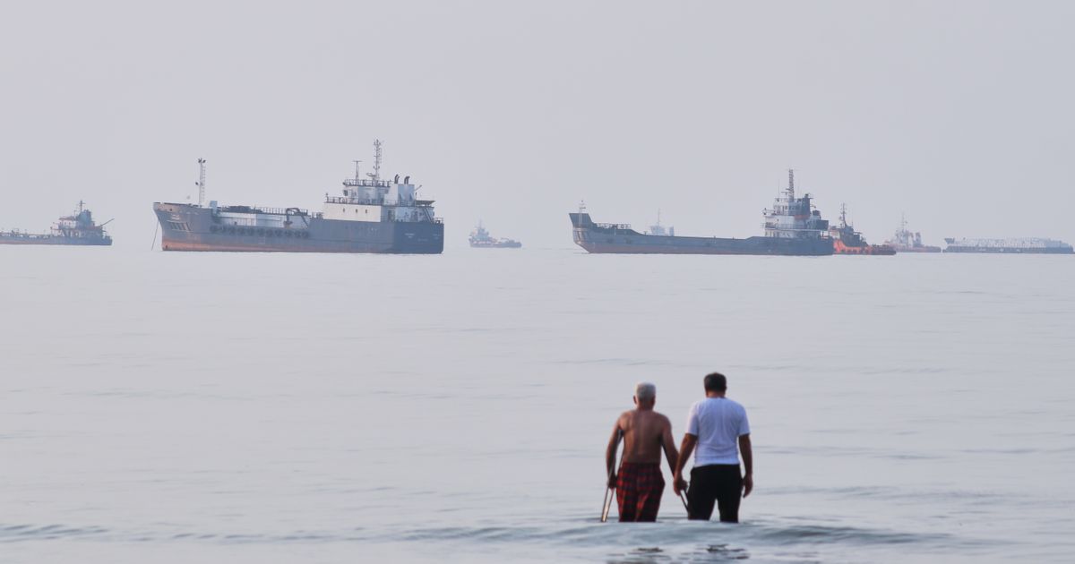 US and Iran pause their attacks after days of escalation