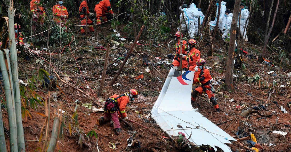 Both engines shut off and cockpit struggle came before 2022 China plane crash, NTSB data suggests