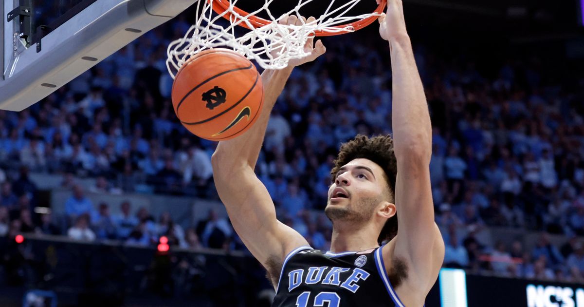 Cameron Boozer and No. 3 Duke knock off No. 1 Michigan 68-63 as top 2 teams lose on same day