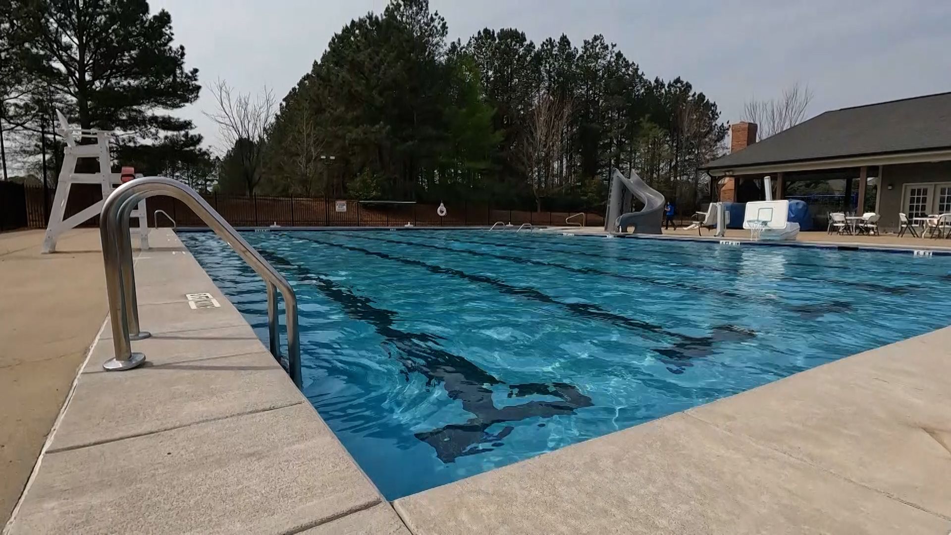 Dangerous heat: how lifeguards and swimmers can stay cool at the pool