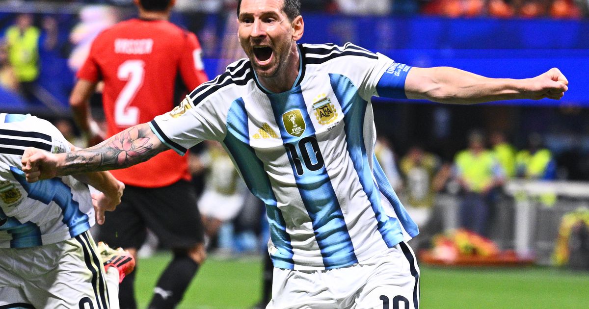 Defending champion Argentina reaches World Cup final by beating England 2-1