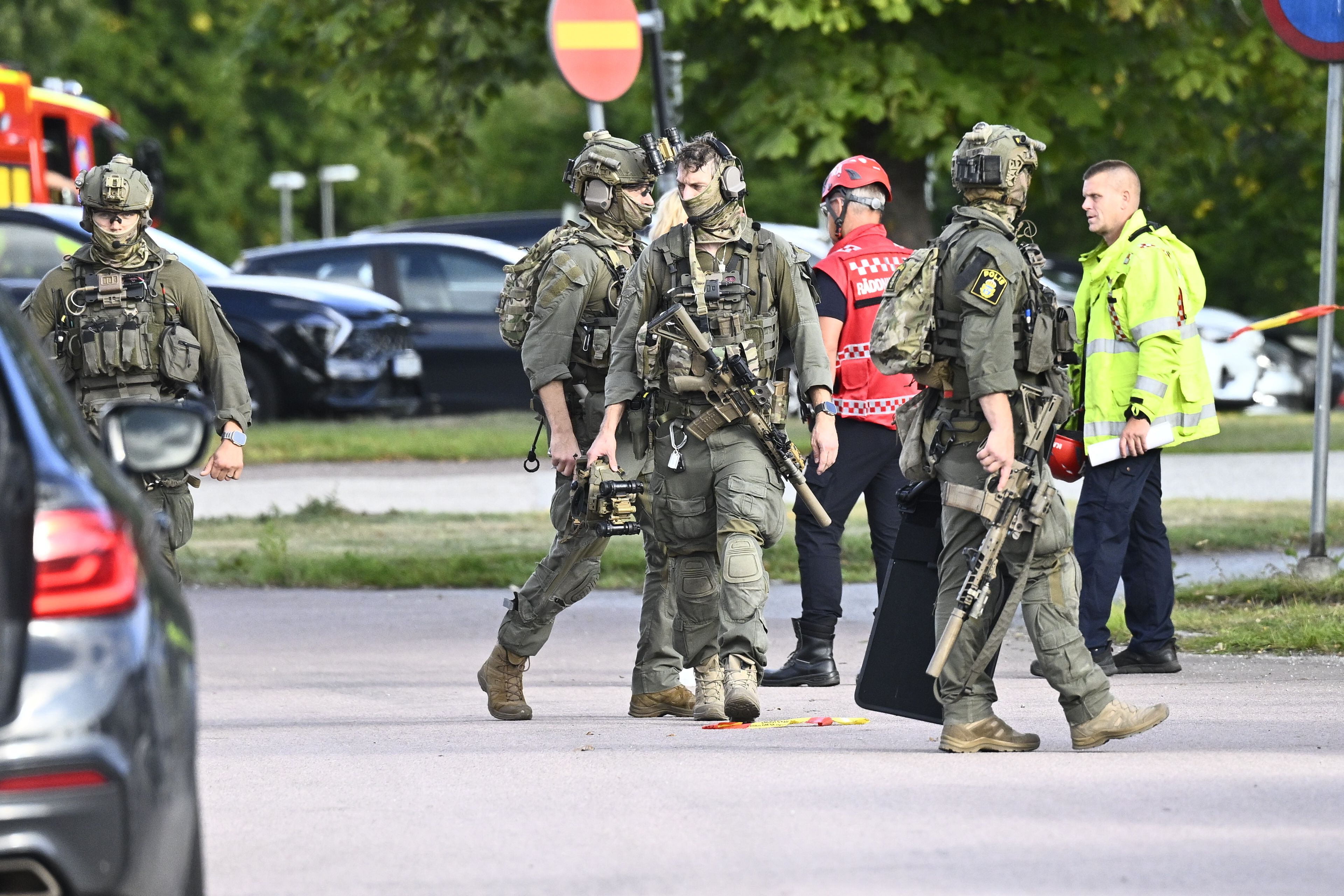 An 18 - year - old with a sword attacks a school in Sweden , leaving 1 dead and 2 injured