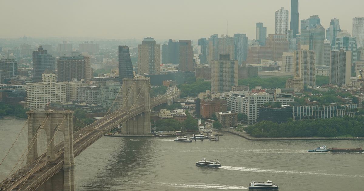 Wildfire smoke makes air unhealthy from the US Midwest to East Coast. Officials say stay inside