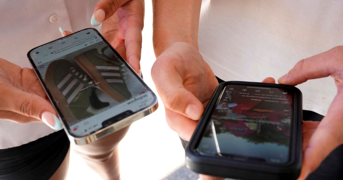 Experts urge parents to prepare kids for possible livestreamed execution
