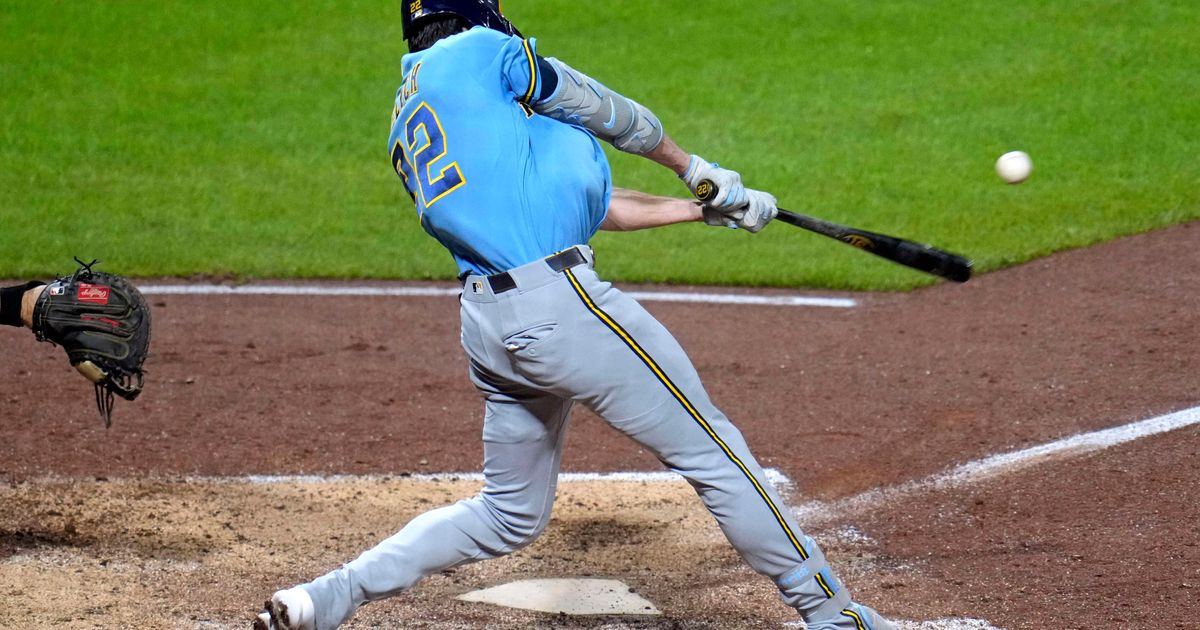 Milwaukee Brewers' Christian Yelich hits a single off Pittsburgh Pirates pitcher Carmen Mlodzinski, driving in two runs