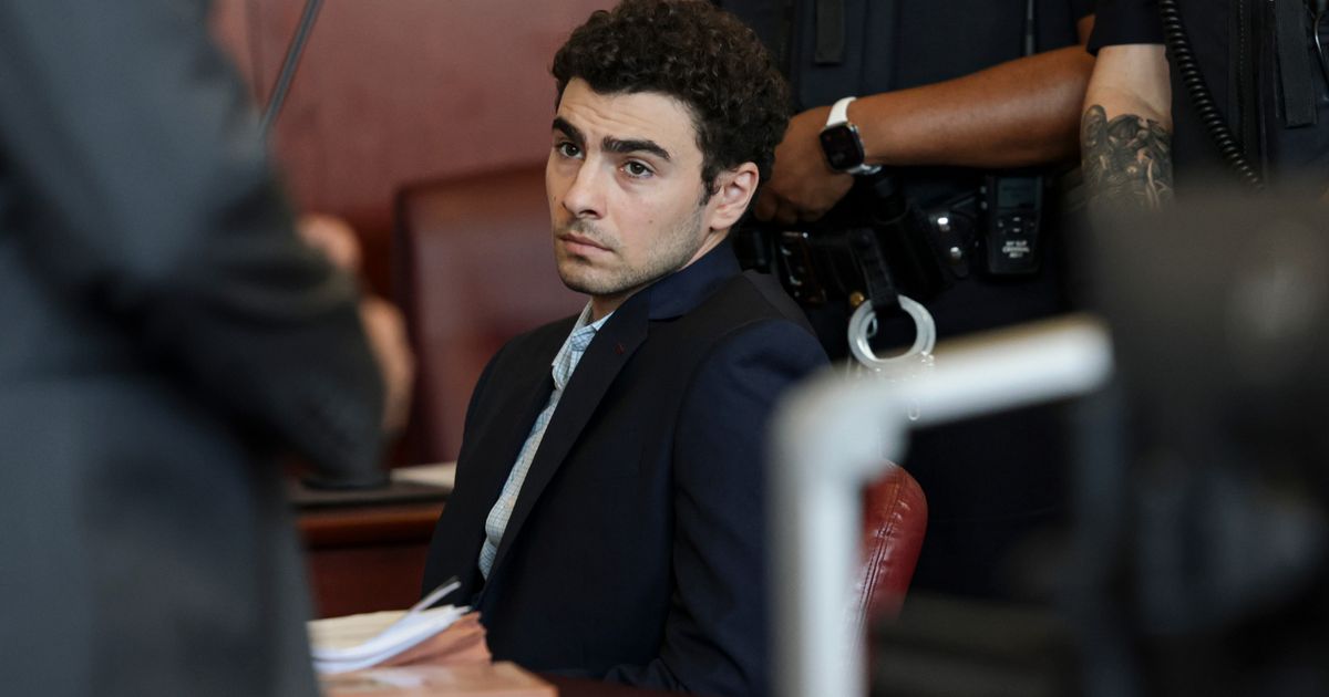 Luigi Mangione's hearing delayed a day after DA failed to tell jail he's needed in court