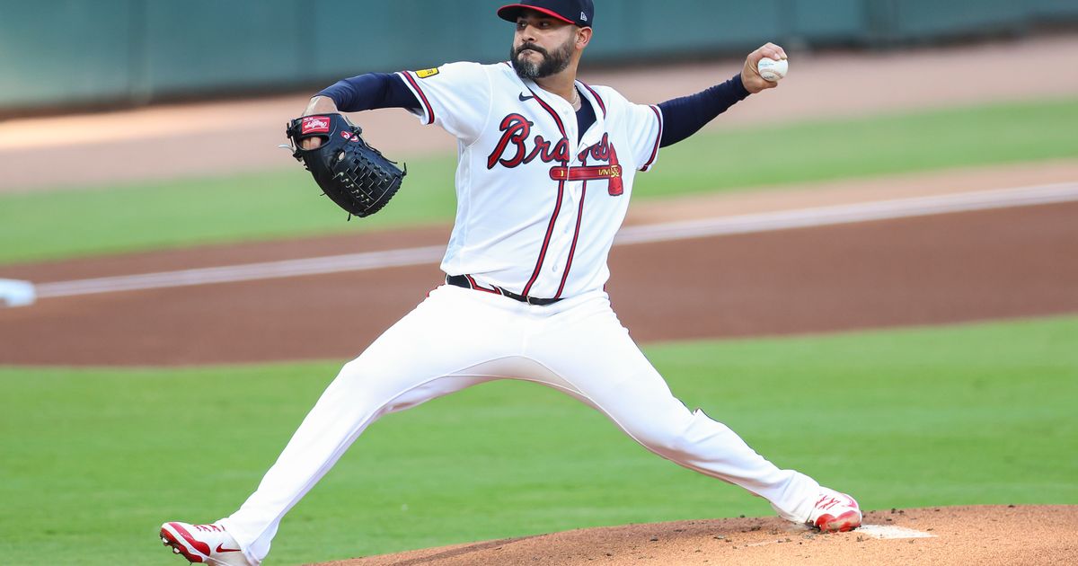 Jarvis doubles in go-ahead run in 6-run 8th inning as Braves hold on in 9th to edge Padres 7-6