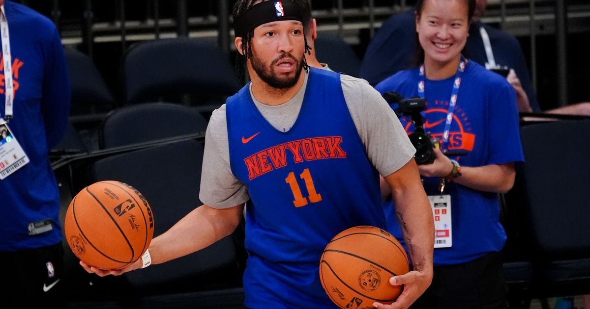 The Knicks try to move to the brink of a title in Game 3 of the NBA Finals against the Spurs