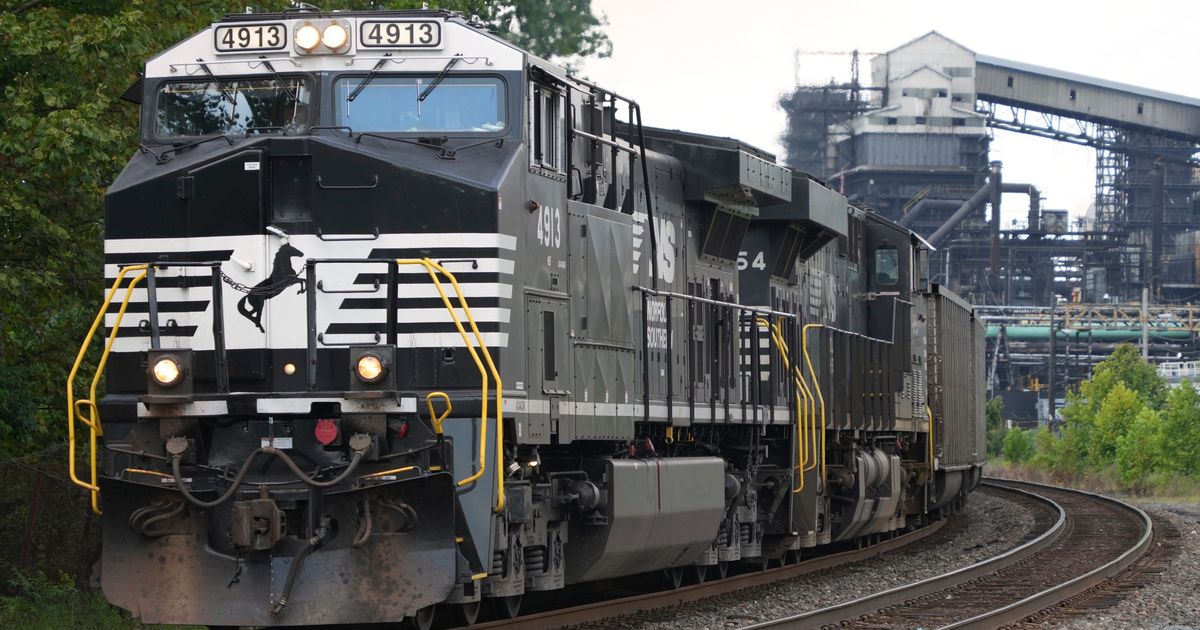 Union Pacific profit climbed 5% as it builds the case for its acquisition of rival Norfolk Southern