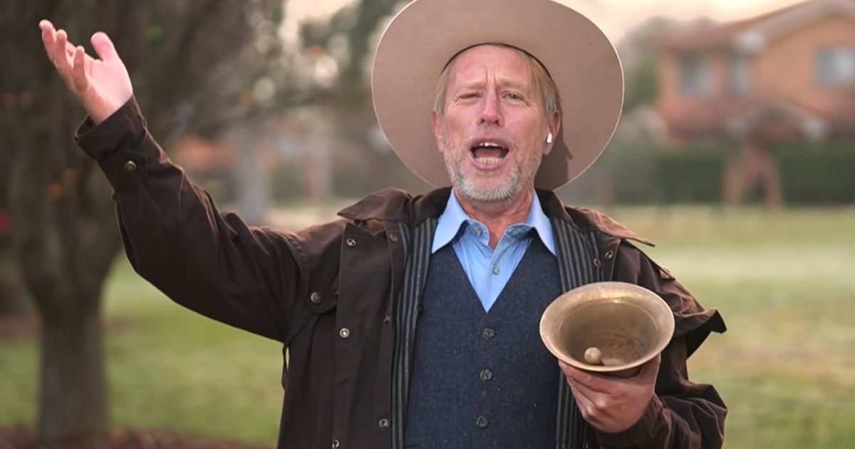 Guinness crowns Canberra town crier as the world's loudest person at 122.4 decibels