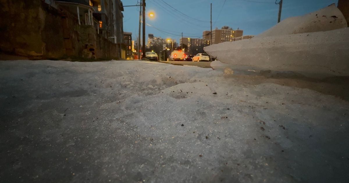 Who’s responsible for dealing with lingering snow on City of Raleigh sidewalks?