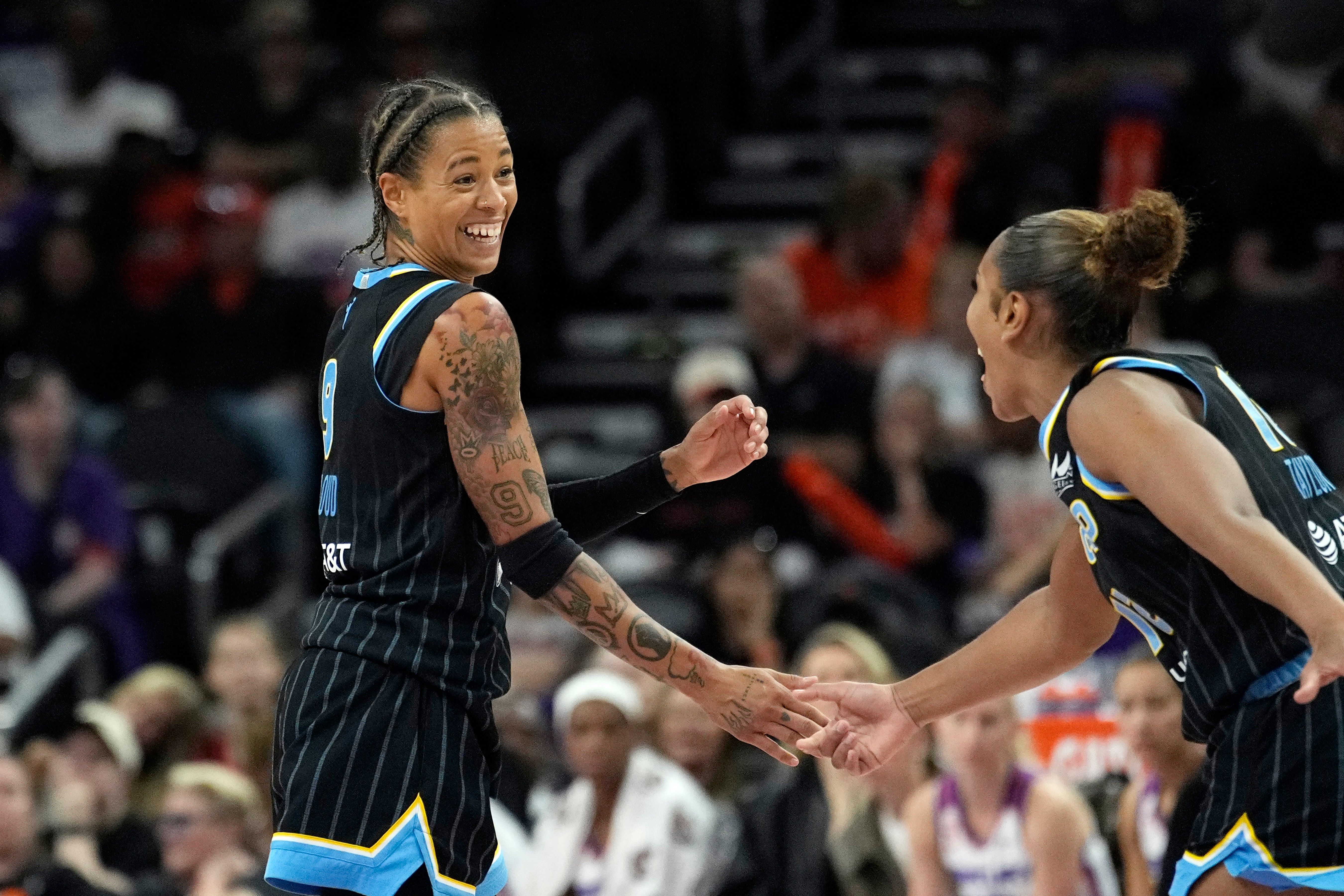 Sydney Taylor scores 10 of her 16 points in the 3rd quarter and the Sky beat the Mercury 77 - 66