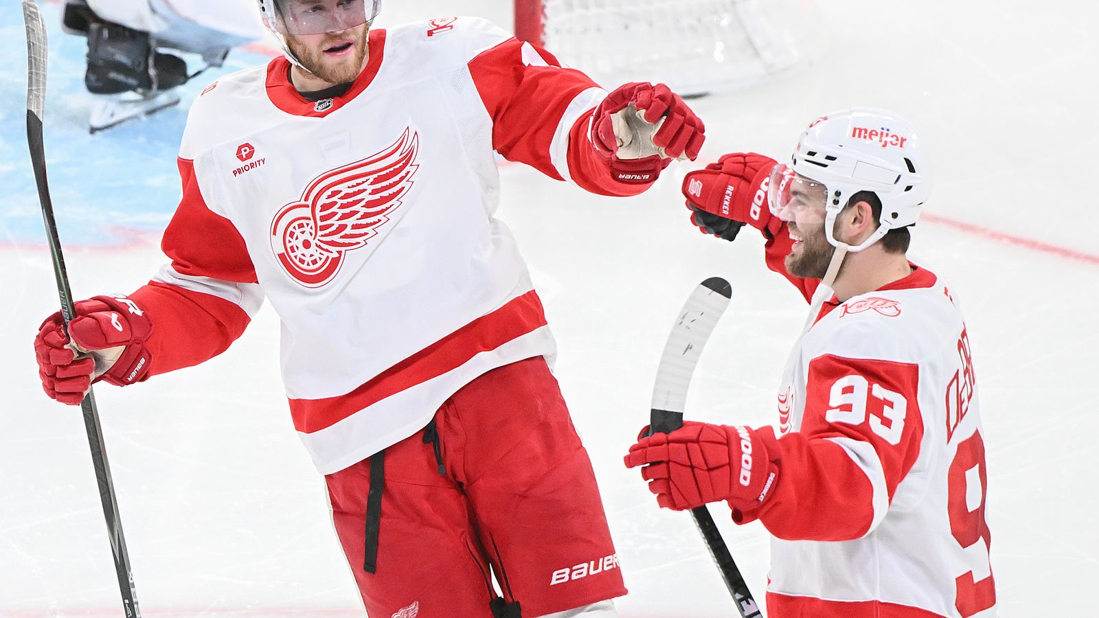 DeBrincat's goal, 2 assists lead Red Wings over Canadiens 4-0
