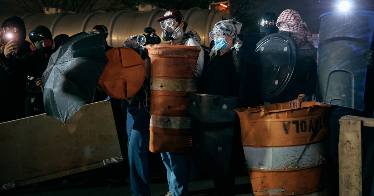 6 protesters arrested after clash with ICE officers outside a New Jersey detention center