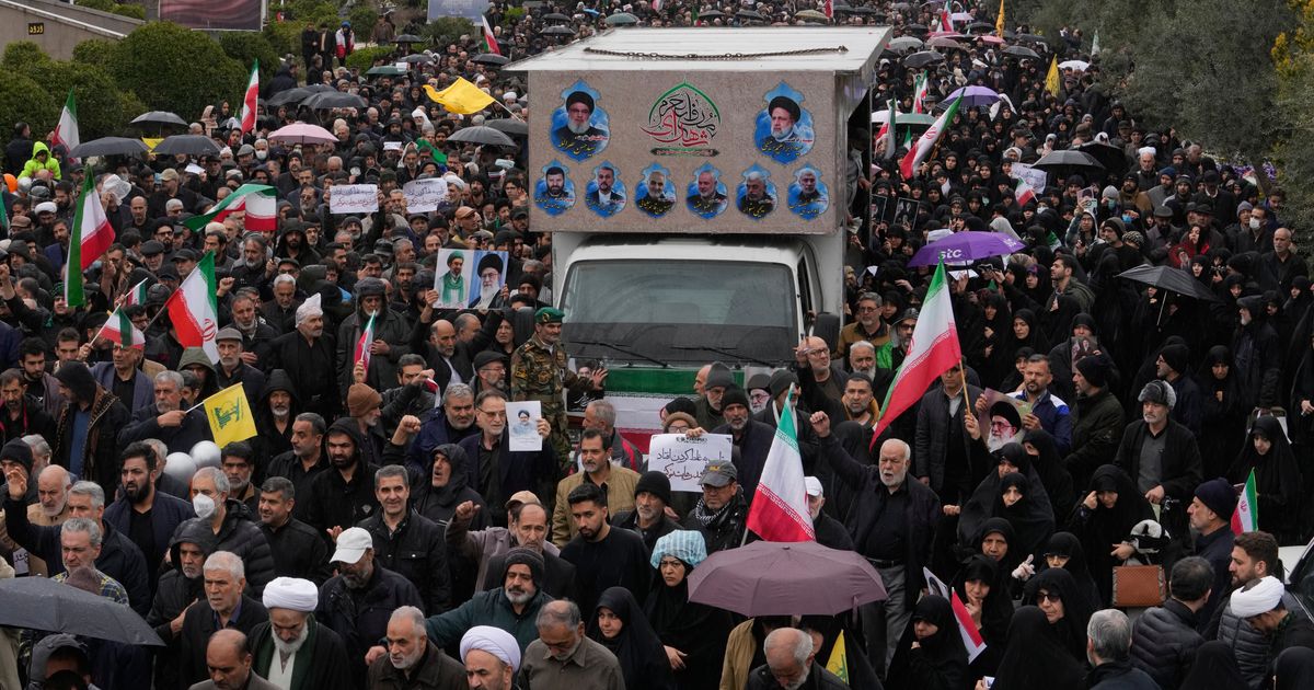 Trump hints at wind-down of war as US sends more troops and Iran threatens tourism sites