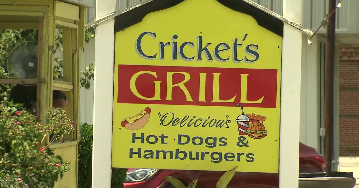 Tar Heel Traveler: Cricket's Grill