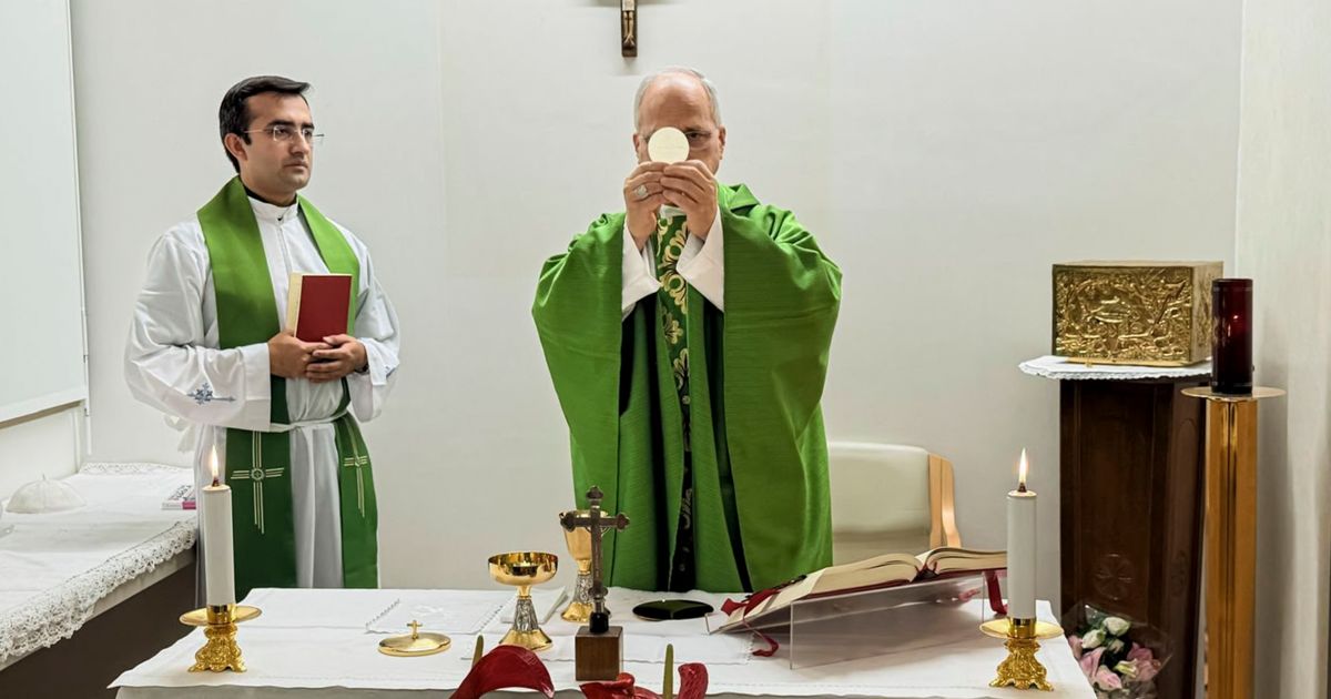 Pope returns to Vatican days after surgery; surgeon says he should be fit for Latin America tour