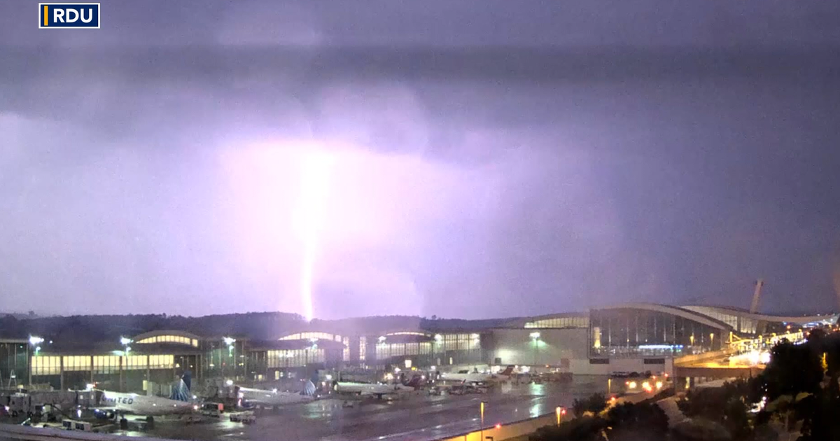 Tech issues, storms wreak havoc for travelers coming in and out of RDU