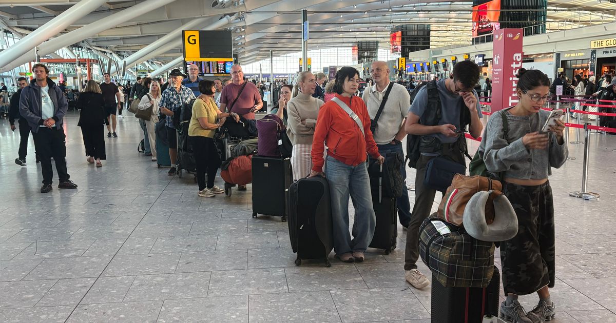 Air traffic controller blames a millisecond-software glitch for flight cancellations