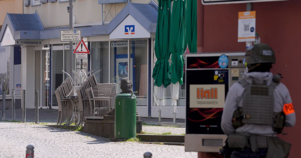 Police called to a hostage situation at a bank in western Germany