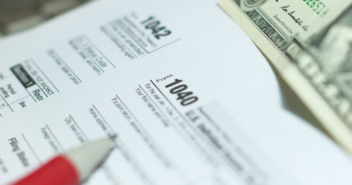 Tax season scams rise: Experts warn of fake IRS messages as refunds grow