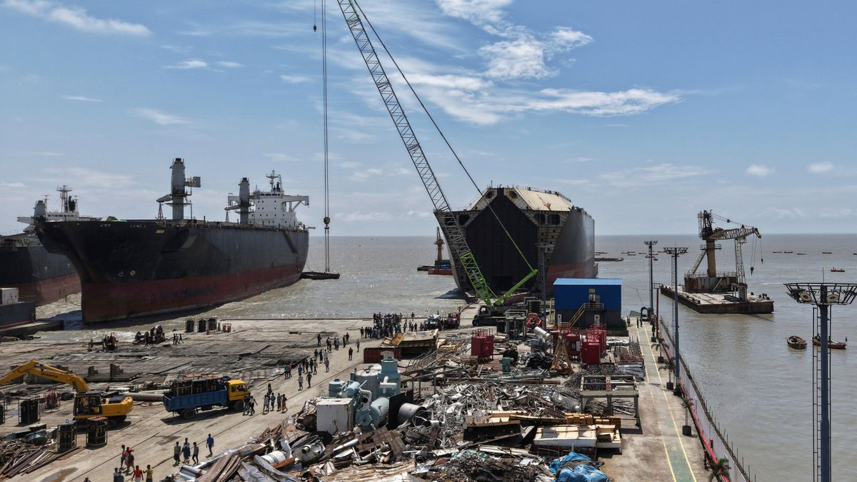 wral.com - A toxic gas leak at a Bangladesh shipbreaking yard kills at least 8 workers
